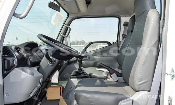 Acheter Import Utilitaire Hino 300 Series Blanc à Import - Dubai, Barh el Gazel Acheter Import Utilitaire Hino 300 Series Blanc à Import - Dubai, Barh el Gazel