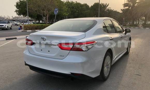 Acheter Neuf Voiture Toyota Camry Blanc à N'Djamena, Chari-Baguirmi Acheter Neuf Voiture Toyota Camry Blanc à N'Djamena, Chari-Baguirmi