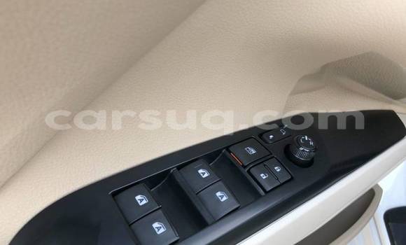 Acheter Neuf Voiture Toyota Camry Blanc à N'Djamena, Chari-Baguirmi Acheter Neuf Voiture Toyota Camry Blanc à N'Djamena, Chari-Baguirmi