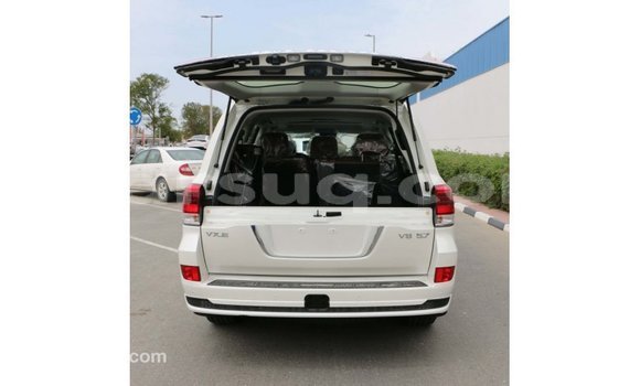 Acheter Import Voiture Toyota Land Cruiser Blanc à Import - Dubai, Barh el Gazel Acheter Import Voiture Toyota Land Cruiser Blanc à Import - Dubai, Barh el Gazel