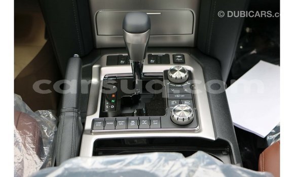 Acheter Import Voiture Toyota Land Cruiser Blanc à Import - Dubai, Barh el Gazel Acheter Import Voiture Toyota Land Cruiser Blanc à Import - Dubai, Barh el Gazel