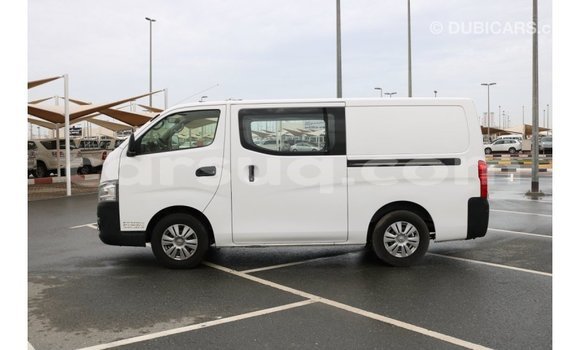 Acheter Import Voiture Nissan Urvan Blanc à Import - Dubai, Barh el Gazel