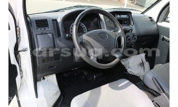 Acheter Import Voiture Daihatsu Sirion Blanc à Import - Dubai, Barh el Gazel