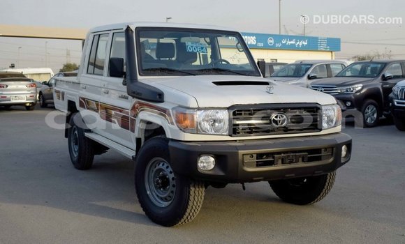 Acheter Import Voiture Toyota Land Cruiser Blanc à Import - Dubai, Barh el Gazel Acheter Import Voiture Toyota Land Cruiser Blanc à Import - Dubai, Barh el Gazel