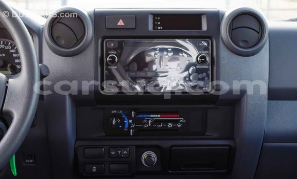 Acheter Import Voiture Toyota Land Cruiser Blanc à Import - Dubai, Barh el Gazel Acheter Import Voiture Toyota Land Cruiser Blanc à Import - Dubai, Barh el Gazel