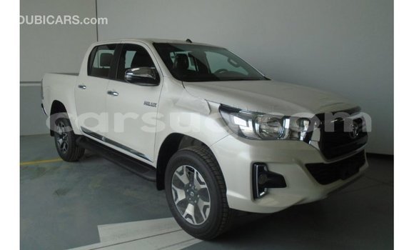 Buy Import Toyota Hilux White Car in Import - Dubai in Barh el Gazel Buy Import Toyota Hilux White Car in Import - Dubai in Barh el Gazel