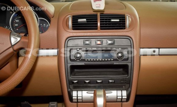 Acheter Import Voiture Porsche Cayenne Vert à Import - Dubai, Barh el Gazel Acheter Import Voiture Porsche Cayenne Vert à Import - Dubai, Barh el Gazel