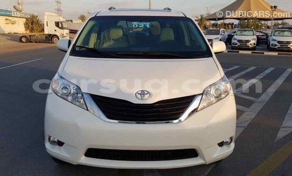 Acheter Import Voiture Toyota Sienna Blanc à Import - Dubai, Barh el Gazel Acheter Import Voiture Toyota Sienna Blanc à Import - Dubai, Barh el Gazel