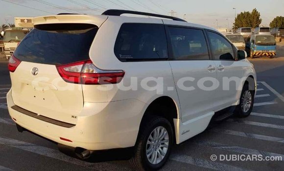 Acheter Import Voiture Toyota Sienna Blanc à Import - Dubai, Barh el Gazel Acheter Import Voiture Toyota Sienna Blanc à Import - Dubai, Barh el Gazel