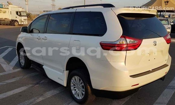 Acheter Import Voiture Toyota Sienna Blanc à Import - Dubai, Barh el Gazel Acheter Import Voiture Toyota Sienna Blanc à Import - Dubai, Barh el Gazel