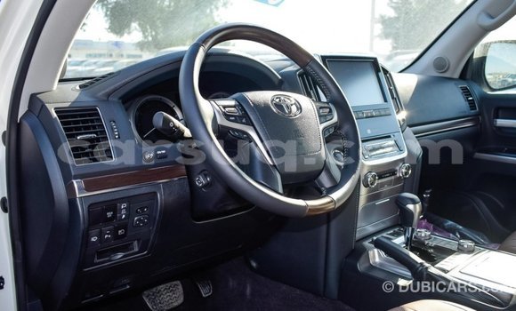 Acheter Import Voiture Toyota Land Cruiser Blanc à Import - Dubai, Barh el Gazel Acheter Import Voiture Toyota Land Cruiser Blanc à Import - Dubai, Barh el Gazel