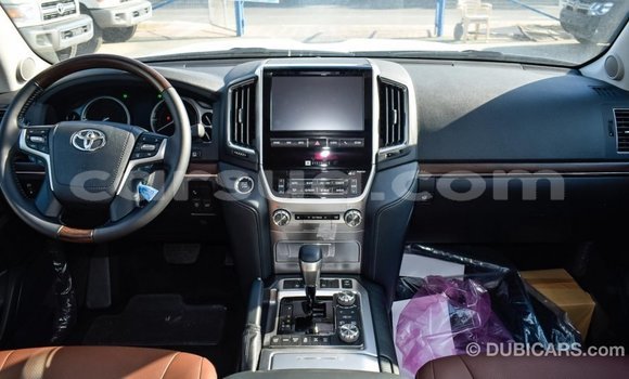 Acheter Import Voiture Toyota Land Cruiser Blanc à Import - Dubai, Barh el Gazel Acheter Import Voiture Toyota Land Cruiser Blanc à Import - Dubai, Barh el Gazel
