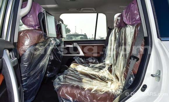 Acheter Import Voiture Toyota Land Cruiser Blanc à Import - Dubai, Barh el Gazel Acheter Import Voiture Toyota Land Cruiser Blanc à Import - Dubai, Barh el Gazel