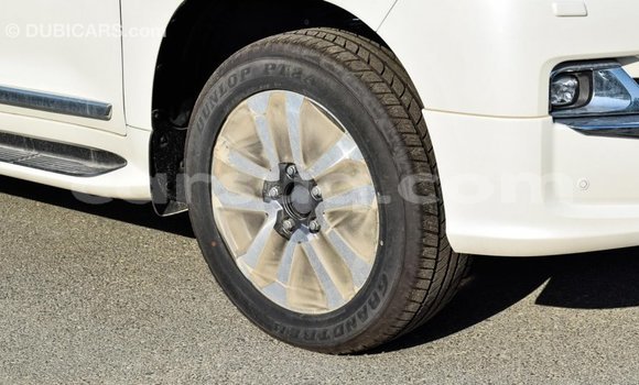 Acheter Import Voiture Toyota Land Cruiser Blanc à Import - Dubai, Barh el Gazel Acheter Import Voiture Toyota Land Cruiser Blanc à Import - Dubai, Barh el Gazel