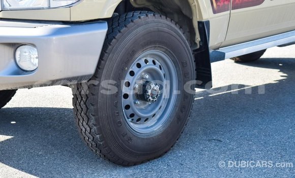 Acheter Import Voiture Toyota Land Cruiser Beige à Import - Dubai, Barh el Gazel Acheter Import Voiture Toyota Land Cruiser Beige à Import - Dubai, Barh el Gazel