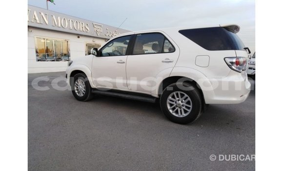 Acheter Import Voiture Toyota Fortuner Blanc à Import - Dubai, Barh el Gazel Acheter Import Voiture Toyota Fortuner Blanc à Import - Dubai, Barh el Gazel