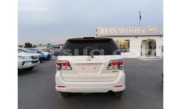 Acheter Import Voiture Toyota Fortuner Blanc à Import - Dubai, Barh el Gazel Acheter Import Voiture Toyota Fortuner Blanc à Import - Dubai, Barh el Gazel