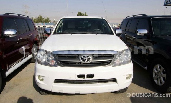 Acheter Import Voiture Toyota Fortuner Blanc à Import - Dubai, Barh el Gazel Acheter Import Voiture Toyota Fortuner Blanc à Import - Dubai, Barh el Gazel