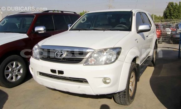 Acheter Import Voiture Toyota Fortuner Blanc à Import - Dubai, Barh el Gazel Acheter Import Voiture Toyota Fortuner Blanc à Import - Dubai, Barh el Gazel