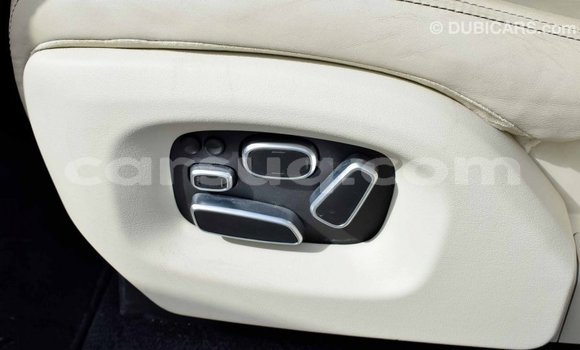 Acheter Import Voiture Land Rover Range Rover Blanc à Import - Dubai, Barh el Gazel Acheter Import Voiture Land Rover Range Rover Blanc à Import - Dubai, Barh el Gazel