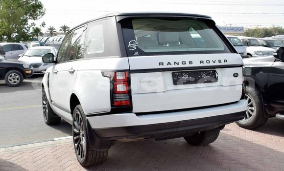 Acheter Import Voiture Land Rover Range Rover Blanc à Import - Dubai, Barh el Gazel Acheter Import Voiture Land Rover Range Rover Blanc à Import - Dubai, Barh el Gazel