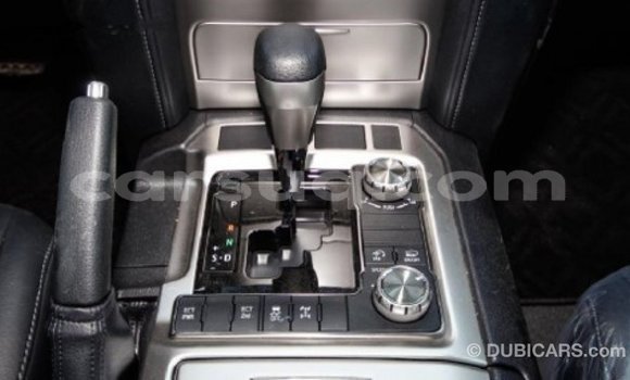 Acheter Import Voiture Toyota Land Cruiser Blanc à Import - Dubai, Barh el Gazel Acheter Import Voiture Toyota Land Cruiser Blanc à Import - Dubai, Barh el Gazel