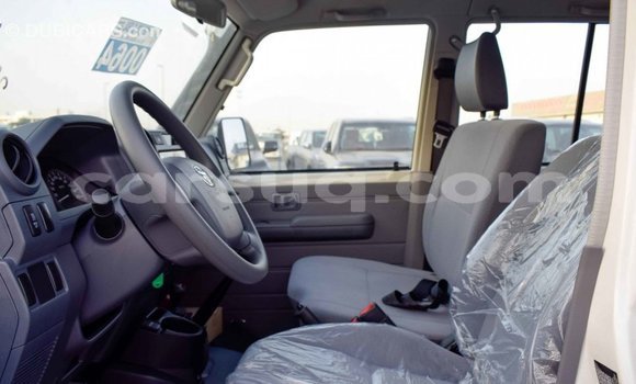 Buy Import Toyota Land Cruiser White Car in Import - Dubai in Barh el Gazel Buy Import Toyota Land Cruiser White Car in Import - Dubai in Barh el Gazel