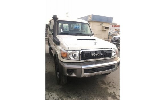 Acheter Import Voiture Toyota Land Cruiser Blanc à Import - Dubai, Barh el Gazel Acheter Import Voiture Toyota Land Cruiser Blanc à Import - Dubai, Barh el Gazel