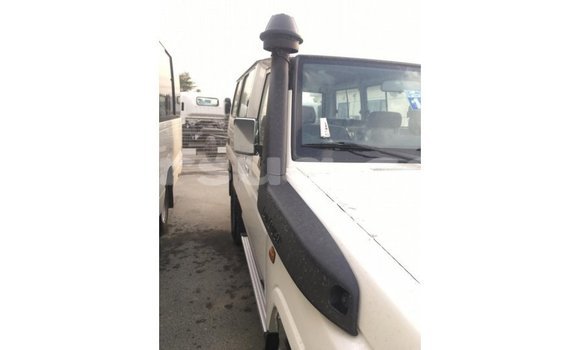 Acheter Import Voiture Toyota Land Cruiser Blanc à Import - Dubai, Barh el Gazel Acheter Import Voiture Toyota Land Cruiser Blanc à Import - Dubai, Barh el Gazel