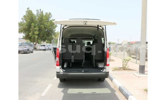 Acheter Import Voiture Toyota Hiace Blanc à Import - Dubai, Barh el Gazel Acheter Import Voiture Toyota Hiace Blanc à Import - Dubai, Barh el Gazel