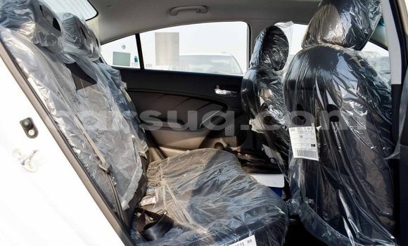 Acheter Import Voiture Kia Cerato Blanc à Import - Dubai, Barh el Gazel Acheter Import Voiture Kia Cerato Blanc à Import - Dubai, Barh el Gazel