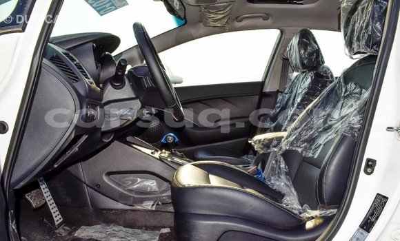 Acheter Import Voiture Kia Cerato Blanc à Import - Dubai, Barh el Gazel Acheter Import Voiture Kia Cerato Blanc à Import - Dubai, Barh el Gazel