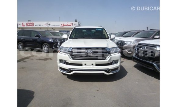Acheter Import Voiture Toyota Land Cruiser Blanc à Import - Dubai, Barh el Gazel Acheter Import Voiture Toyota Land Cruiser Blanc à Import - Dubai, Barh el Gazel