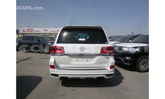 Acheter Import Voiture Toyota Land Cruiser Blanc à Import - Dubai, Barh el Gazel Acheter Import Voiture Toyota Land Cruiser Blanc à Import - Dubai, Barh el Gazel