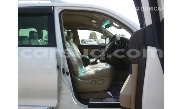 Acheter Import Voiture Toyota Land Cruiser Blanc à Import - Dubai, Barh el Gazel Acheter Import Voiture Toyota Land Cruiser Blanc à Import - Dubai, Barh el Gazel