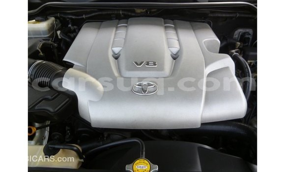 Acheter Import Voiture Toyota Land Cruiser Blanc à Import - Dubai, Barh el Gazel Acheter Import Voiture Toyota Land Cruiser Blanc à Import - Dubai, Barh el Gazel
