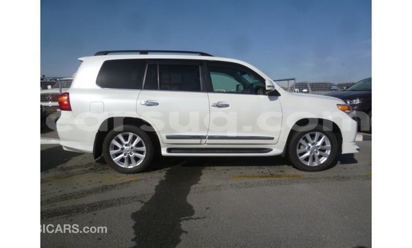 Acheter Import Voiture Toyota Land Cruiser Blanc à Import - Dubai, Barh el Gazel Acheter Import Voiture Toyota Land Cruiser Blanc à Import - Dubai, Barh el Gazel