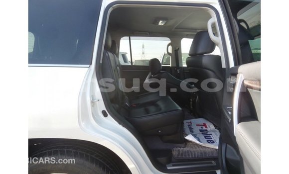 Acheter Import Voiture Toyota Land Cruiser Blanc à Import - Dubai, Barh el Gazel Acheter Import Voiture Toyota Land Cruiser Blanc à Import - Dubai, Barh el Gazel