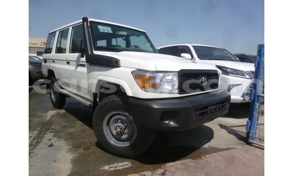 Acheter Import Voiture Toyota Land Cruiser Blanc à Import - Dubai, Barh el Gazel Acheter Import Voiture Toyota Land Cruiser Blanc à Import - Dubai, Barh el Gazel