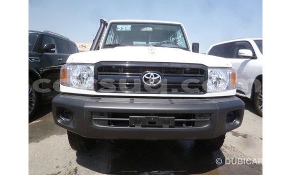 Acheter Import Voiture Toyota Land Cruiser Blanc à Import - Dubai, Barh el Gazel Acheter Import Voiture Toyota Land Cruiser Blanc à Import - Dubai, Barh el Gazel