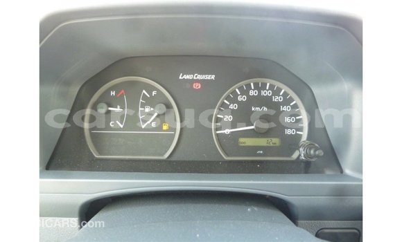 Acheter Import Voiture Toyota Land Cruiser Blanc à Import - Dubai, Barh el Gazel Acheter Import Voiture Toyota Land Cruiser Blanc à Import - Dubai, Barh el Gazel