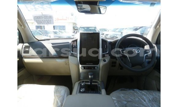 Acheter Import Voiture Toyota Land Cruiser Blanc à Import - Dubai, Barh el Gazel Acheter Import Voiture Toyota Land Cruiser Blanc à Import - Dubai, Barh el Gazel