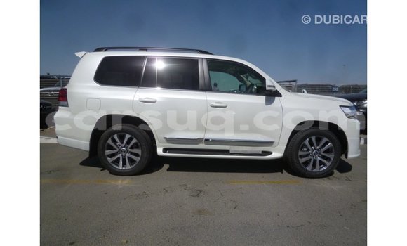Acheter Import Voiture Toyota Land Cruiser Blanc à Import - Dubai, Barh el Gazel Acheter Import Voiture Toyota Land Cruiser Blanc à Import - Dubai, Barh el Gazel