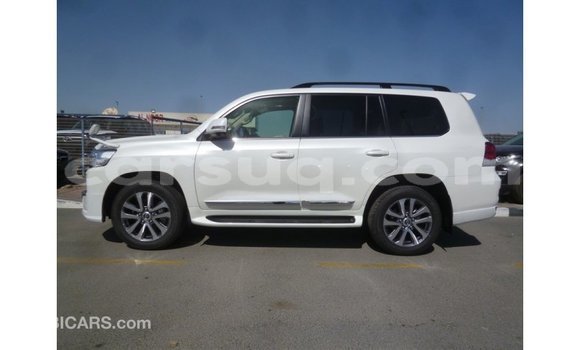 Acheter Import Voiture Toyota Land Cruiser Blanc à Import - Dubai, Barh el Gazel Acheter Import Voiture Toyota Land Cruiser Blanc à Import - Dubai, Barh el Gazel