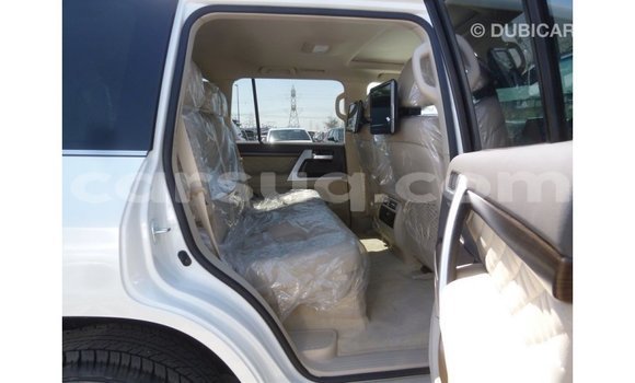 Acheter Import Voiture Toyota Land Cruiser Blanc à Import - Dubai, Barh el Gazel Acheter Import Voiture Toyota Land Cruiser Blanc à Import - Dubai, Barh el Gazel