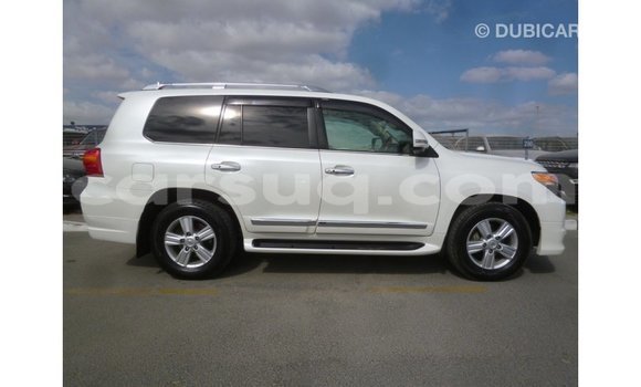 Acheter Import Voiture Toyota Land Cruiser Blanc à Import - Dubai, Barh el Gazel Acheter Import Voiture Toyota Land Cruiser Blanc à Import - Dubai, Barh el Gazel