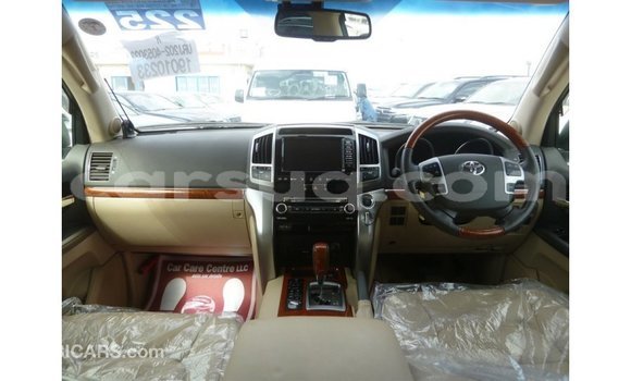 Acheter Import Voiture Toyota Land Cruiser Blanc à Import - Dubai, Barh el Gazel Acheter Import Voiture Toyota Land Cruiser Blanc à Import - Dubai, Barh el Gazel