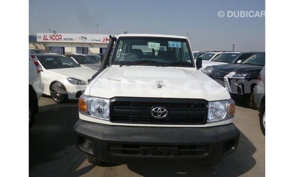 Acheter Import Voiture Toyota Land Cruiser Blanc à Import - Dubai, Barh el Gazel Acheter Import Voiture Toyota Land Cruiser Blanc à Import - Dubai, Barh el Gazel