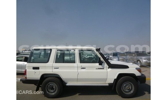 Acheter Import Voiture Toyota Land Cruiser Blanc à Import - Dubai, Barh el Gazel Acheter Import Voiture Toyota Land Cruiser Blanc à Import - Dubai, Barh el Gazel