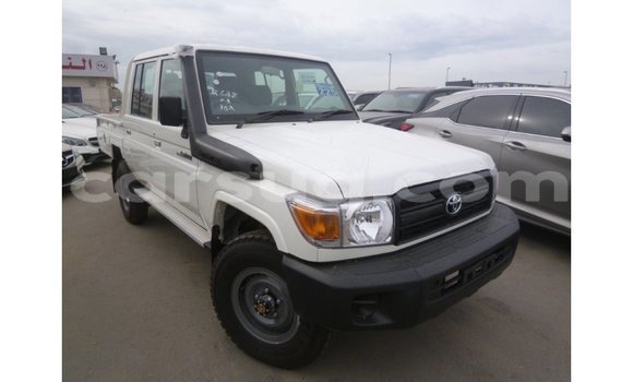 Buy Import Toyota Land Cruiser White Car in Import - Dubai in Barh el Gazel Buy Import Toyota Land Cruiser White Car in Import - Dubai in Barh el Gazel